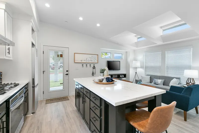 Gs 790 adu kitchen home features